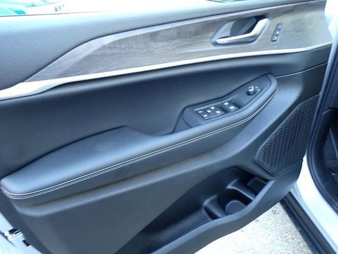 New 2025 Jeep Grand Cherokee Limited image 14