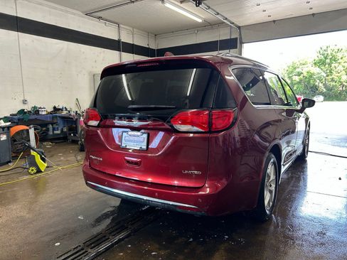 Used 2020 Chrysler Pacifica Limited FWD image 7