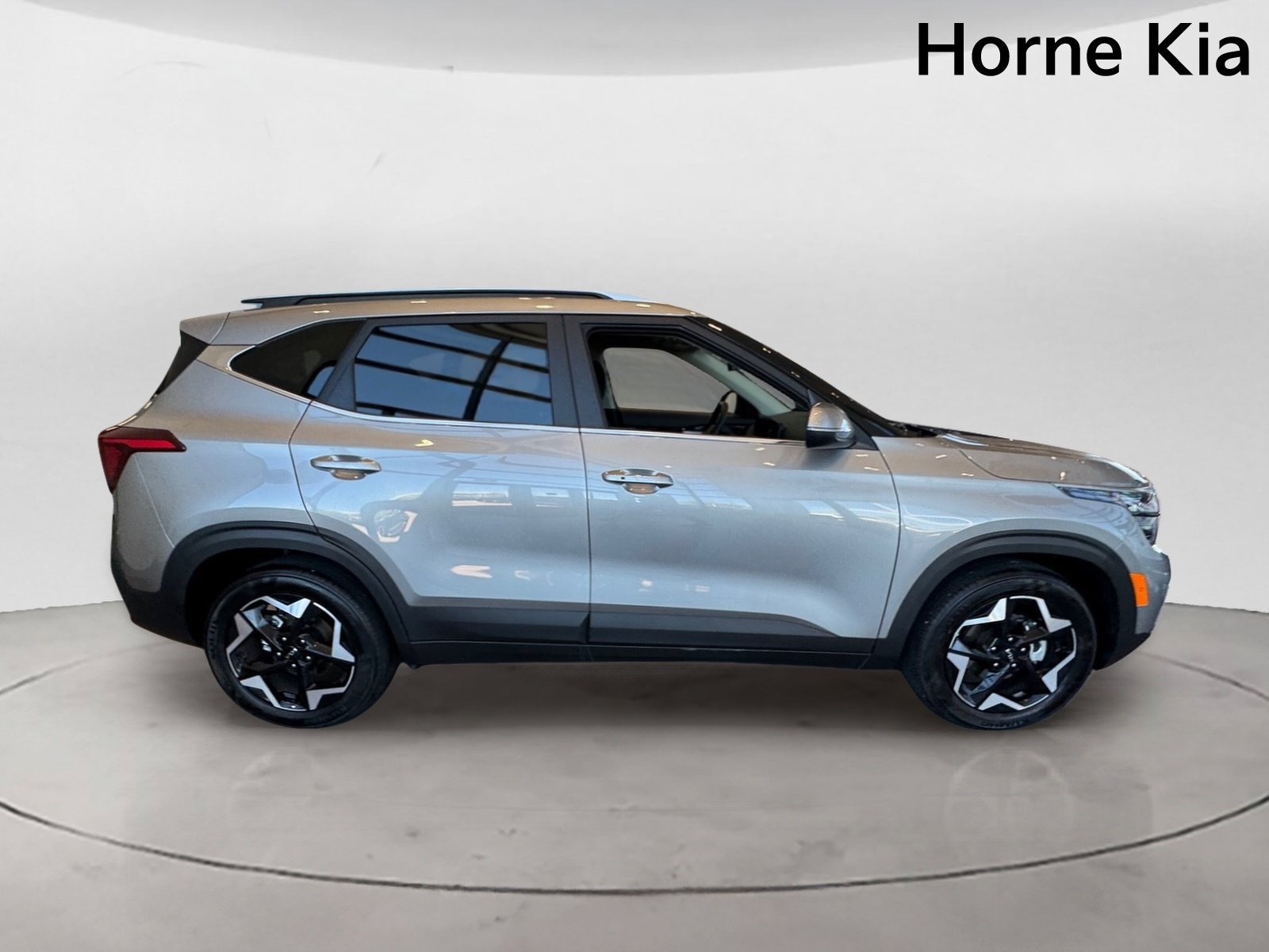New 2026 Kia Seltos EX FWD image 3