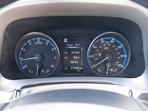 Used 2017 Toyota RAV4 XLE AWD/4WD image 6