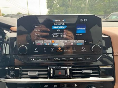 Used 2025 Nissan Pathfinder Platinum FWD image 31