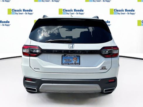 Certified 2024 Honda Pilot Touring image 7