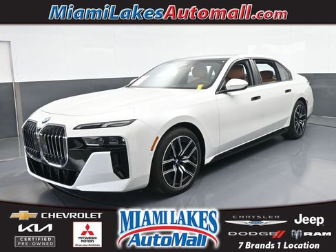 Used 2025 BMW 740i xDrive image 1