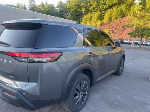 Used 2022 Nissan Pathfinder S AWD/4WD image 2