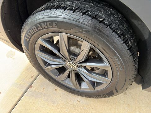 Used 2022 Volkswagen Tiguan SE image 12