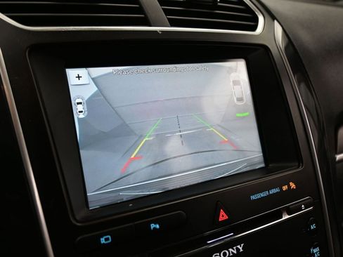 Certified 2018 Ford Explorer Limited w/ Ford Safe & Smart Package image 15