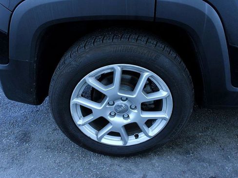 Used 2019 Jeep Renegade Latitude w/ Popular Equipment Group image 20