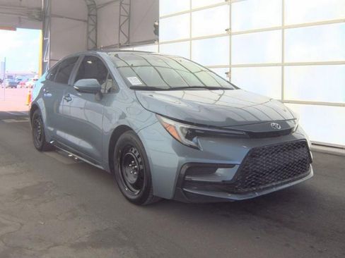 Used 2024 Toyota Corolla SE w/ SE Premium Package image 3