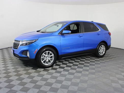Used 2024 Chevrolet Equinox LT FWD image 2