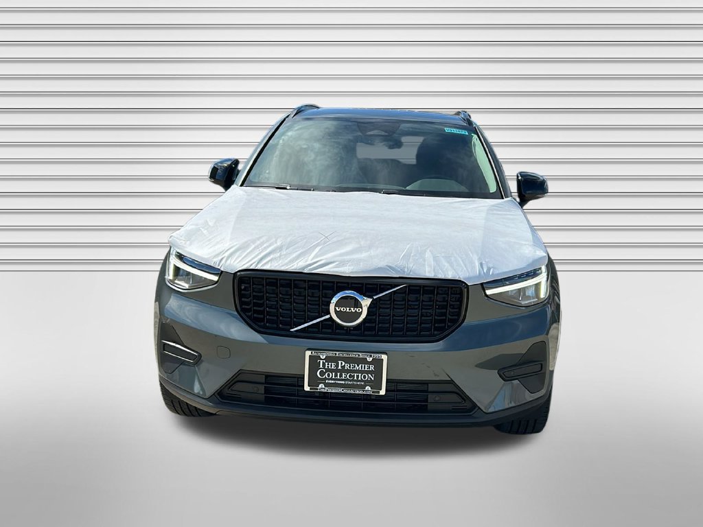 New 2026 Volvo XC40 B5 Core w/ Climate Package AWD/4WD image 2