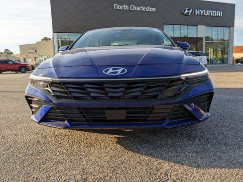 New 2025 Hyundai Elantra SEL image 8