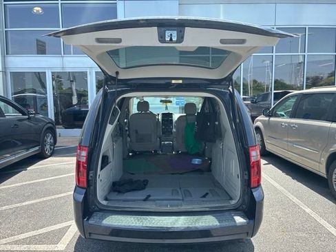 Used 2009 Dodge Grand Caravan SXT FWD image 4