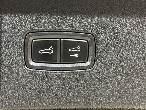 Certified 2023 Porsche Cayenne Turbo AWD/4WD image 22