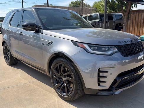 Used 2024 Land Rover Discovery Dynamic SE AWD/4WD image 3