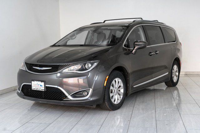 Used 2019 Chrysler Pacifica Touring-L FWD image 4