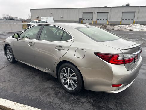 Used 2017 Lexus ES 300h image 5