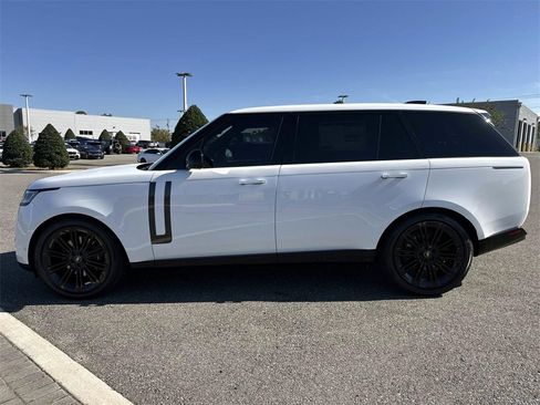 New 2025 Land Rover Range Rover Long Wheelbase SE image 2