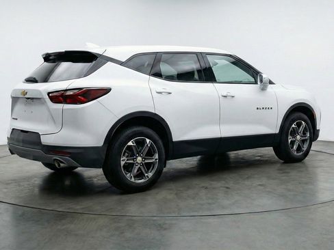 Used 2025 Chevrolet Blazer LT image 9