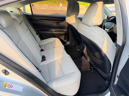 Used 2015 Lexus ES 350 w/ Premium Package FWD image 20