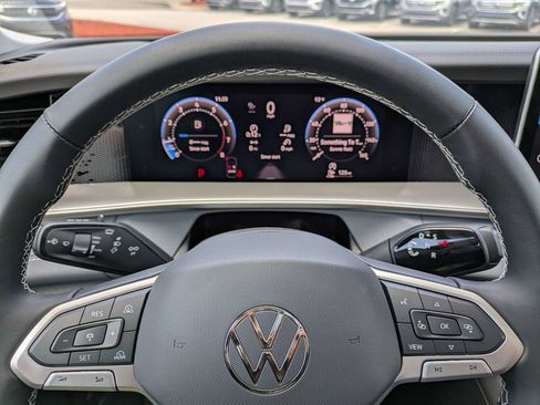 New 2026 Volkswagen Tiguan SE FWD image 40