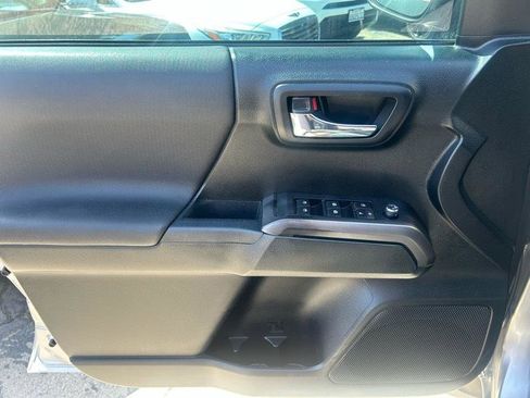 Used 2017 Toyota Tacoma TRD Sport w/ Tow Package image 7