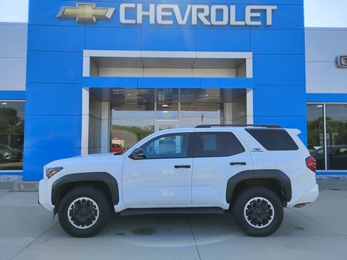 Used 2025 Toyota 4Runner TRD Off-Road AWD/4WD image 11