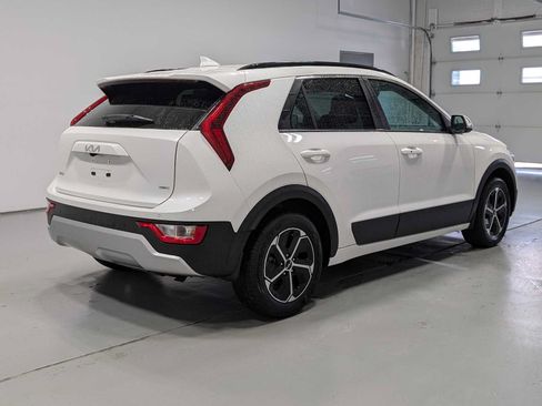 Used 2024 Kia Niro EX FWD image 8