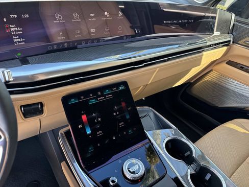 New 2025 Cadillac Escalade IQ Luxury 2 image 24