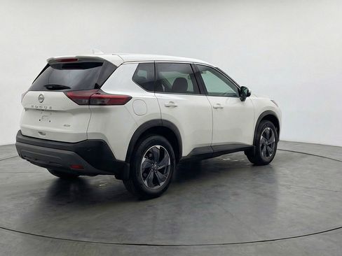 Used 2025 Nissan Rogue SV AWD/4WD image 9