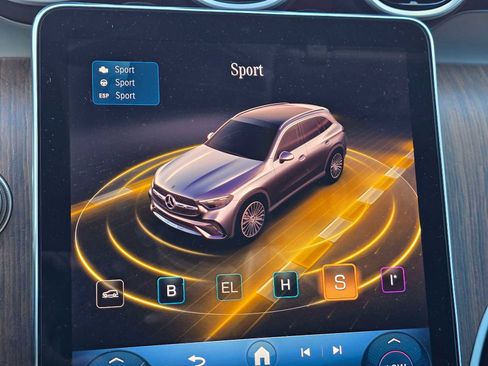 Used 2025 Mercedes-Benz GLC 350e 4MATIC image 31