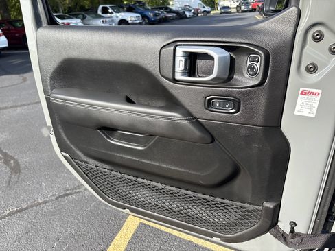 Used 2023 Jeep Wrangler Unlimited Sahara w/ LED Lighting Group AWD/4WD image 11