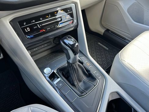 Certified 2022 Volkswagen Tiguan SE R-Line FWD image 23