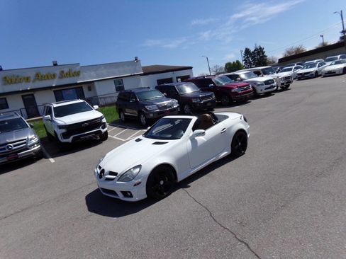 Used 2011 Mercedes-Benz SLK 300 image 2