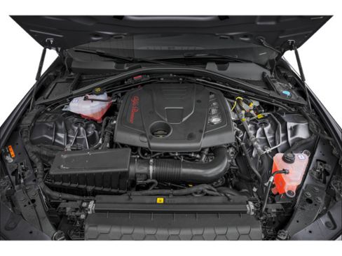 Used 2025 Alfa Romeo Giulia RWD image 13