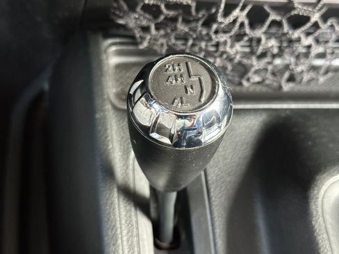 Used 2018 Jeep Wrangler Unlimited Sahara w/ Connectivity Group image 26