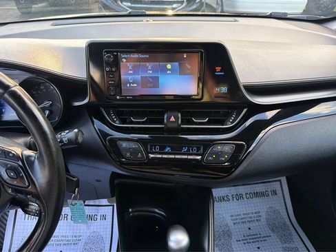 Used 2018 Toyota C-HR XLE FWD image 12