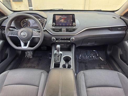 Used 2022 Nissan Altima 2.5 SV FWD image 11