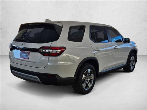 New 2025 Honda Pilot EX-L image 2