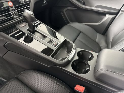 Certified 2026 Porsche Macan S AWD/4WD image 32