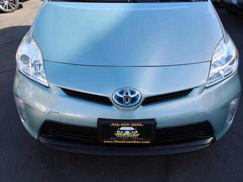 Used 2015 Toyota Prius Four FWD image 9