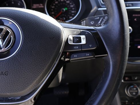 Used 2019 Volkswagen Tiguan SE image 32