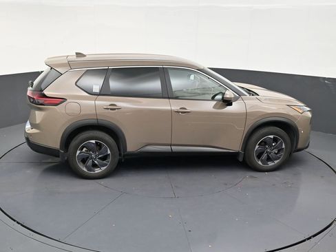 Used 2025 Nissan Rogue SV FWD image 17