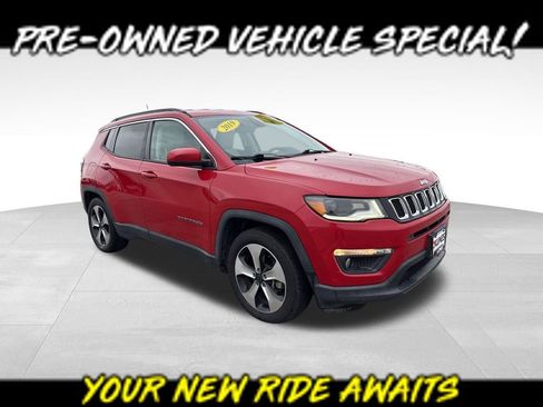 Used 2019 Jeep Compass Latitude w/ Safety & Security Group image 1