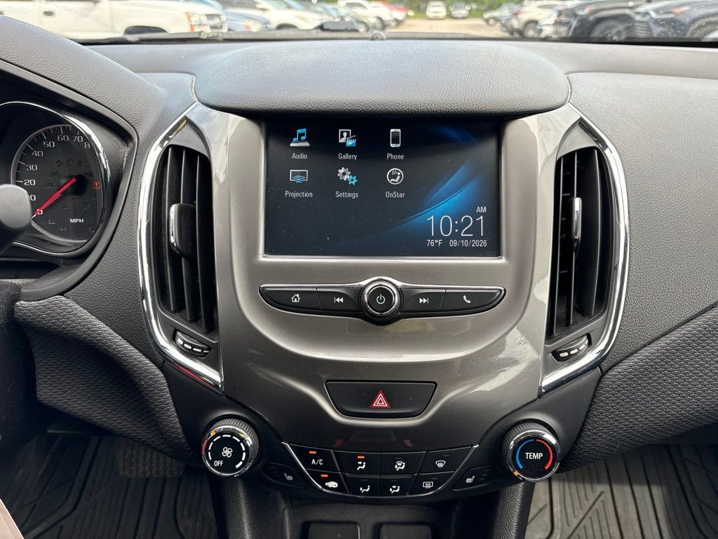 Used 2018 Chevrolet Cruze LT FWD image 9