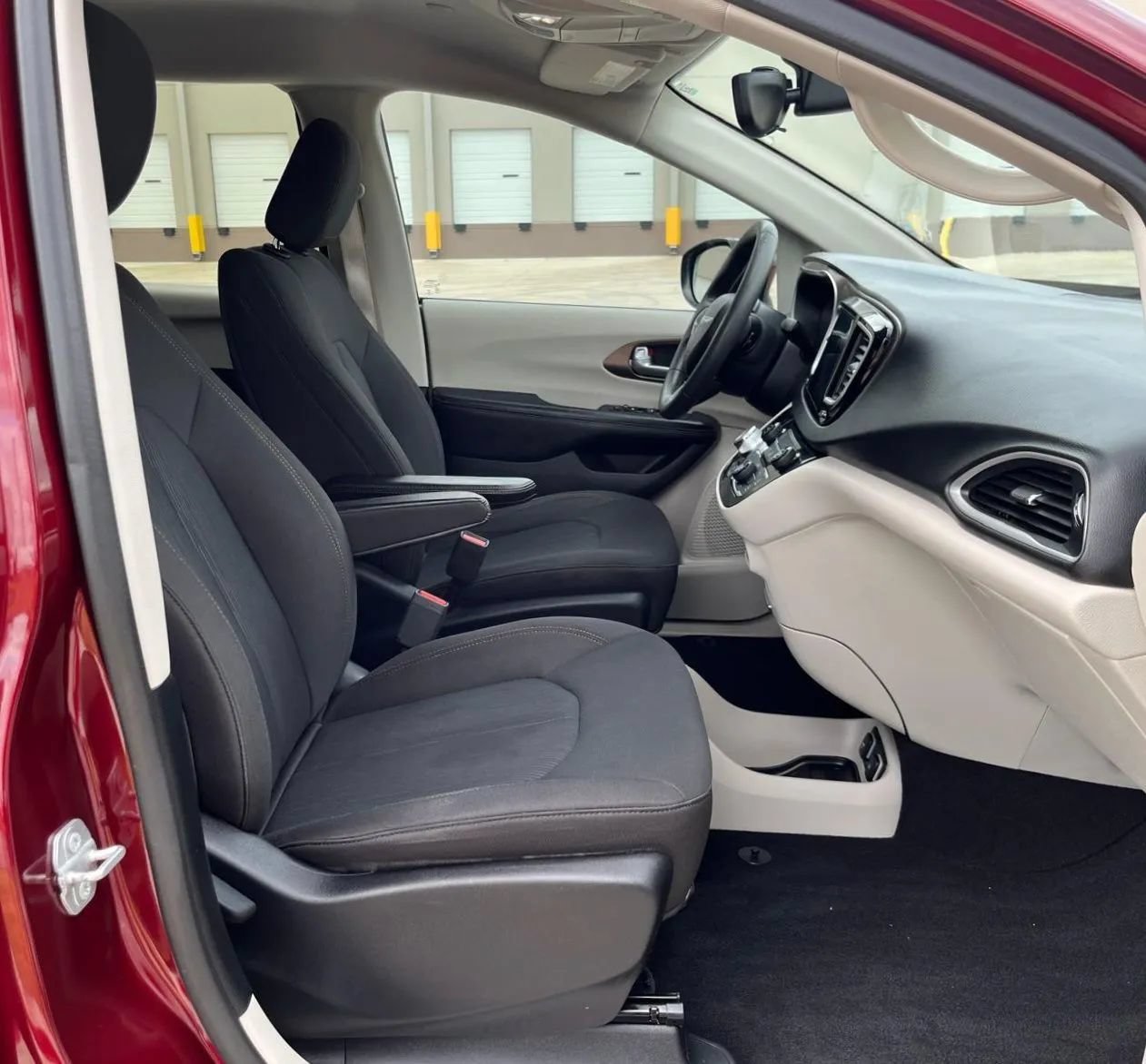 Used 2017 Chrysler Pacifica Touring FWD image 24