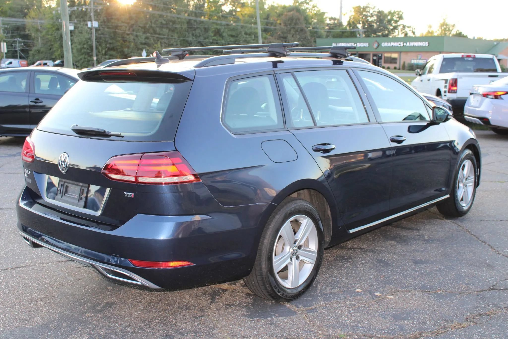 Used 2018 Volkswagen Golf SE FWD image 8