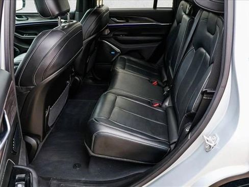 Used 2022 Jeep Grand Cherokee Overland AWD/4WD image 22