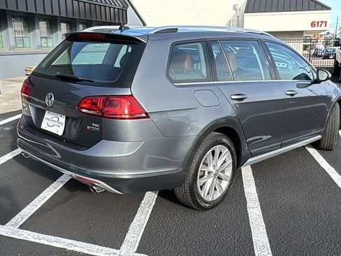 Used 2017 Volkswagen Golf Alltrack SE image 3