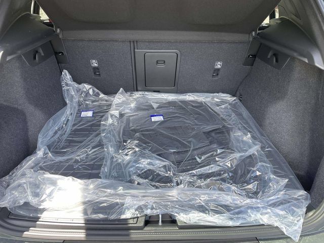 New 2026 Volvo XC40 B5 Core w/ Protection Package Premier AWD/4WD image 18