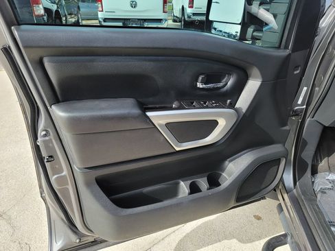 Used 2021 Nissan Titan SV w/ SV Convenience Package RWD image 10
